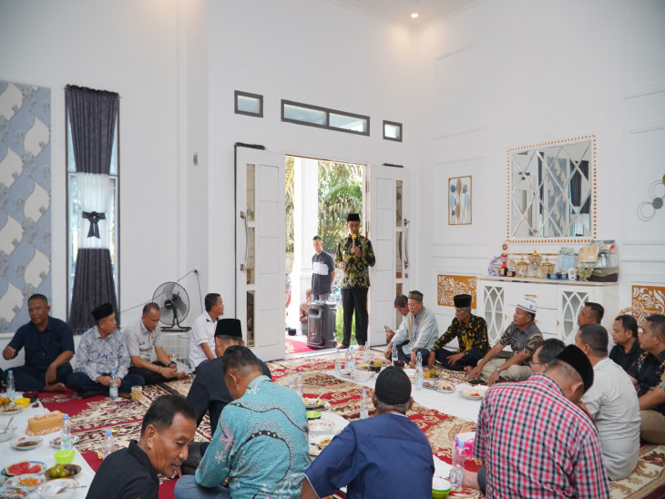 Bupati Kampar Hadiri Halal Bihalal di Kediaman Tokoh Masyarakat Ninik Mamak  Kecamatan Tambang.