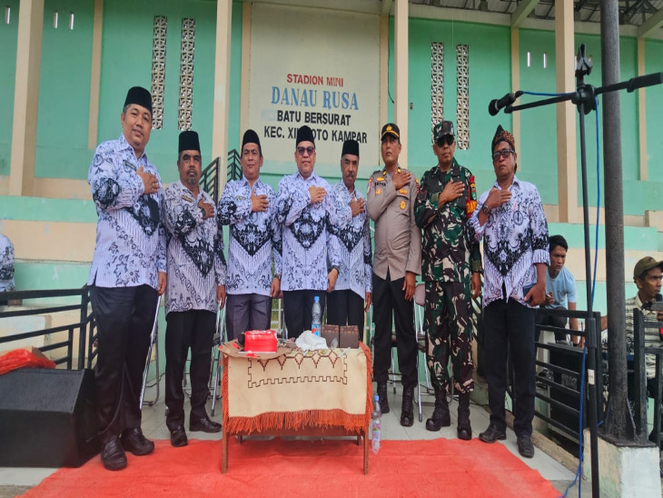 Upacara HUT ke-80 PGRI dan Hari Guru Nasional 2025 di Kecamatan XIII Koto Kampar Berlangsung Khidmat