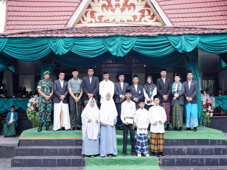 Upacara Peringatan Hari Santri Nasional Tingkat Kabupaten Kampar Tahun 2025 Dihadiri Bupati/ Wakil Bupati dan Ketua DPRD Kampar serta Forkopimda. 