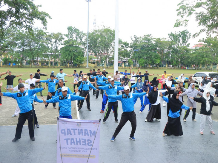Pererat Silaturahmi, PWRI Kampar Gelar Senam Senam Bersama dan Pengecekan Kesehatan. 