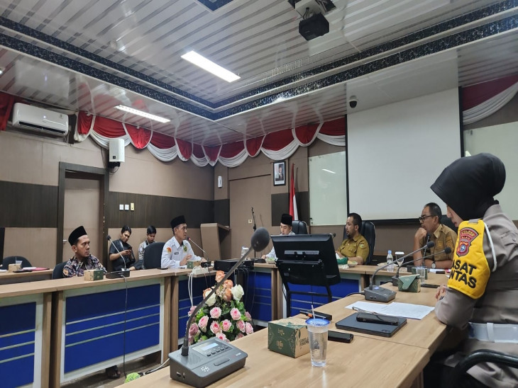 Wakili Bupati Kampar, Plt Asisten I Tengku Said Hidayat Pimpin Rapat Persiapan Keberangkatan Jamaah Haji Kabupaten Kampar Tahun 2025