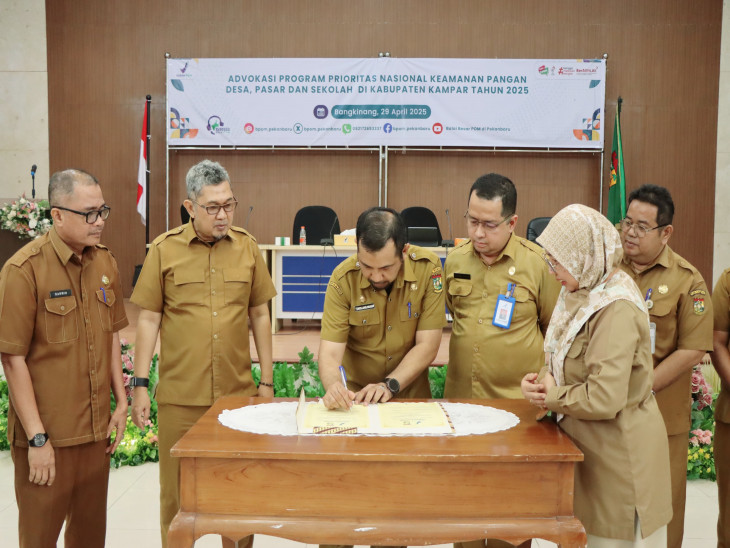 Pemda Kampar dan Lintas Sektor Tanda Tangan Komitmen Program Prioritas  Nasional Keamanan Pangan