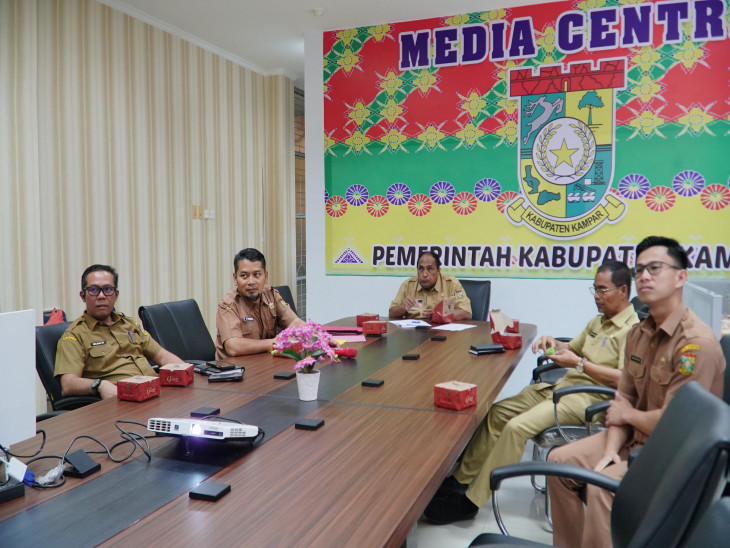 Pemkab Kampar Ikuti RDP Secara Daring dengan Komisi II DPR RI dan Kementerian Terkait. 