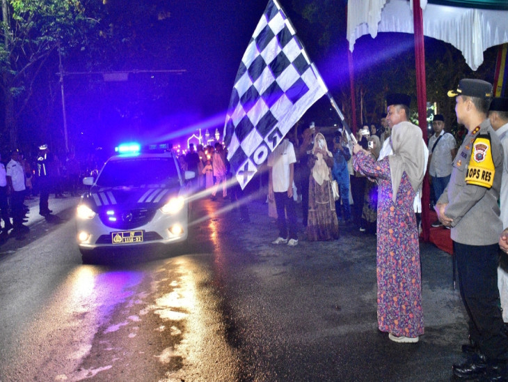 Dilepas Bupati Kampar, Ratusan Mobil Hias Ramaikan Pawai Takbir Kelilng Kota Bangkinang 