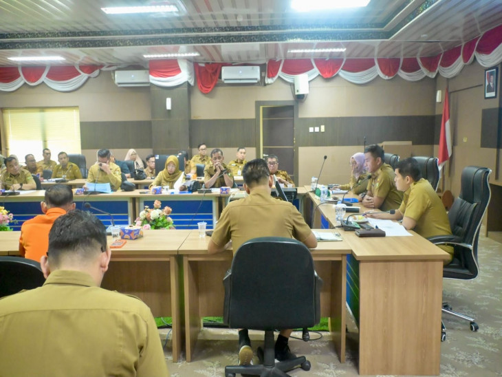 Pimpin Rapat Realisasi Fisik dan Keuangan APBD 2026, Bupati Kampar Minta OPD Percepat Pelaksanaan Kegiatan Sesuai Jadwal