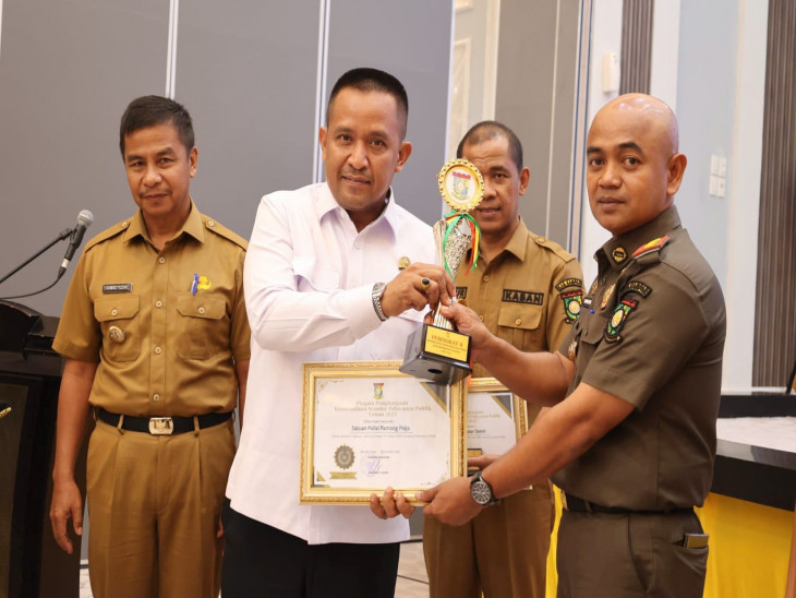 Satpol Kampar raih Peringkat II Terbaik Bupati Award atas Ketersediaan Standar Pelayanan Publik dari Ombudsman RI Satpol Kampar raih Peringkat II Terbaik Bupati Award atas Ketersediaan Standar Pelayanan Publik dari Ombudsman RI