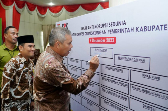 Puncak Peringatan Hakordia Tahun 2022, Pj Bupati Kampar Tandatangani Komitmen Bersama. 