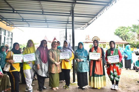 Antusias Kecamatan Ikuti lomba  HKG PKK 2022, Deswita Kamsol ; Terimakasih Kepada Seluruh Peserta dan Selamat kepada Pemenang Lomba. 