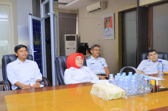 Pj Sekda Ramlah, M.Si Ikuti Sosialisasi dan Pembagian Kuota Beasiswa Indonesia Emas- Daerah Melalui Zoom Meeting