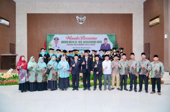 Sebanyak 65 Siswa/i dari Delapan MDTA  se Kecamatan Bangkinang Kota di Wisuda. 
