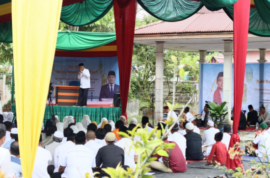 Hadirkan UAS, Masyarakat Padati Halaman Kantor Diskominfo Kabupaten Kampar. 