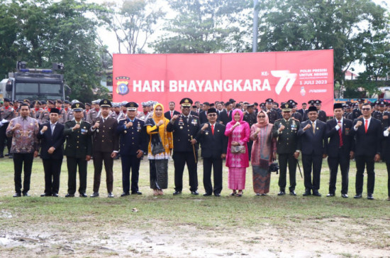 Pj Bupati Kampar Ikuti Upacara Peringatan Hari Bhayangkara Ke-77 Tahun 2023, Polri Presisi Untuk Negeri Dalam Menyongsong Tahun Pemilu 2024. 