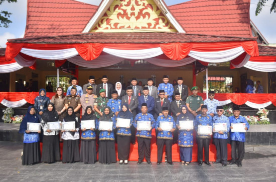 Serahkan Berbagai Penghargaan pada Hardiknas 2023, Pj Bupati Kampar Bacakan Pidato Mendikbud Riset dan Tekonologi RI.  