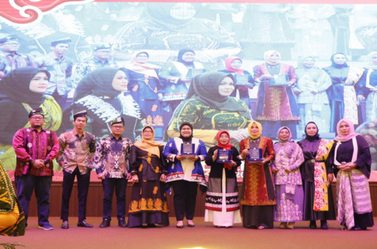 Hadir Pada Peringatan Hari Batik Nasional, Pemerintah Kabupaten Kampar Siap Lestarikan Batik Sebagai Warisan Leluhur Indonesia.