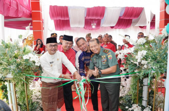 Bersama Danrem 031 /Wira Bima, Pj Bupati Kampar Resmikan RS Nurlima ...