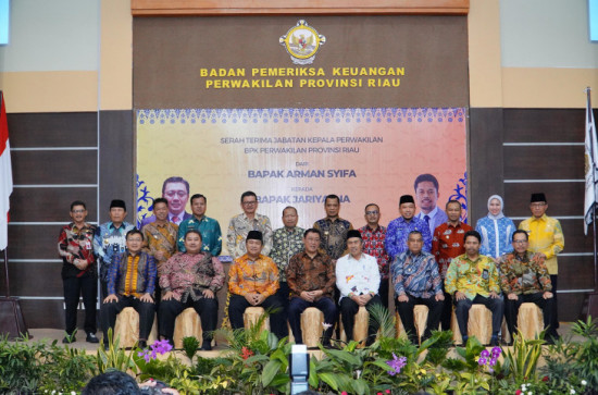 Pj Bupati Kampar Hadiri Langsung Sertijab Ketua BPK RI Perwakilan Riau. 