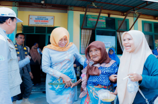 Hadir dan Buka Secara Resmi Bhakti Sosial Oleh Dinkes Prov. Riau Di Desa Tanjung, Yusi Berharap Akan Semakin Tinggi Kepedulian Masyarakat Dalam Menjaga Kesehatan