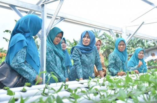 Kembali Lakukan Pembinaan dan Persiapan Akhir Persiapan Lomba Aku Hatinya PKK, Pj. Ketua TP. PKK Kab. Kampar Tinjau Segala Persiapan.