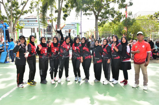 Ladeni Para Pemain Porprov Kampar, Tim Bola Voli Diskominfo Kampar Raih Juara Dua. 