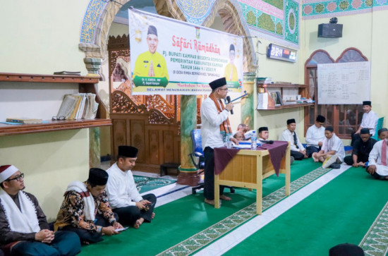 Safari Ramadhan Pemkab Kampar Malam ke 14 di Desa Rimba Beringin, Masyarakat Minta untuk Pengaspalan Jalan. 