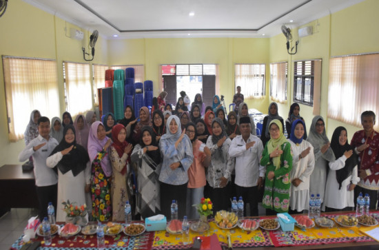 Buka Secara Resmi Pelatihan Pembuatan Tuduong Saji dan Menjahit, Ketua Dekranasda Kab. Kampar : Siapkan SDM Yang Memiliki Keterampilan dan Kemampuan Untuk Memajukan UMKM