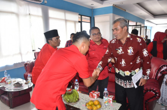 Pj Bupati Kampar, Kehadiran PDI Perjuangan Harus dirasakan ditengah Masyarakat 