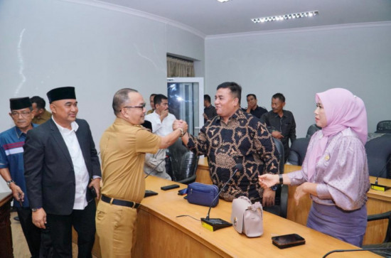 Silaturrahmi Dengan Pimpinan dan Anggota DPRD Kampar, Pj Bupati Kampar Serap Langsung Masukan dari Anggota DPRD Kampar. 