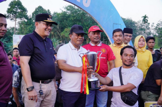 Penutupan Turnamen Bola Kaki Gubernur Cup 2023, Muhammad Aidil :  Menjadi Motivasi Generasi Muda Kembangkan Bakat. 