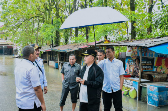 Pj Bupati Kampar Tinjau Banjir di Desa Pandau Jaya Kecamatan Siak Hulu