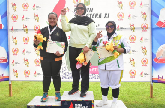 Riau Sabet Emas dan Perunggu dari Nomor Lontar Martil Putri. 