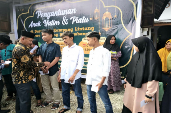 Peduli Antar Sesama, Camat Tambang Santuni Anak Yatim dan Piatu Dusun III Kampung Lintang Kecamatan Tambang. 