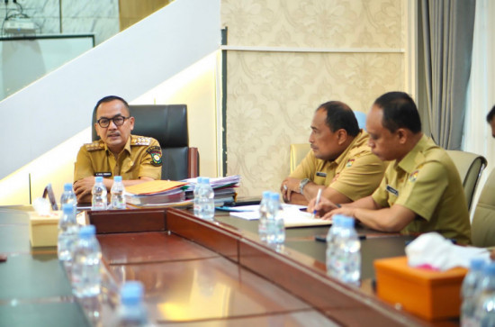 Pj Bupati Kampar Lakukan Rapat Koordinasi Terkait Pembangunan Jalan Di ...