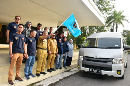 Pj. Bupati Kampar Lepas Langsung PWI Kampar Mengikuti HPN Sumatera Utara