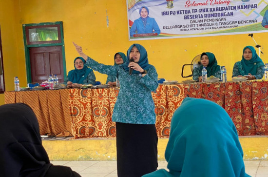 Kunker Ke Petapahan Jaya, Pj. Ketua TP. PKK Kampar Tegaskan Perilaku Hidup Bersih dan Sehat Langkah Awal Untuk Tanggap dan Tangguh Dalam Menanggulangi Berbagai Bemcana. 