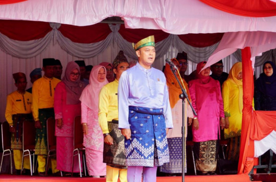 Jadi Irup Pada Upacara Hari Jadi Prov. Riau Ke-66 Tahun 2023, Ketua DPRD Kab. Kampar Bacakan Sambutan Gubernur Riau Dan Bagikan 10 Juta Bendera Merah Putih Kepada Mayarakat Kabupaten Kampar. 