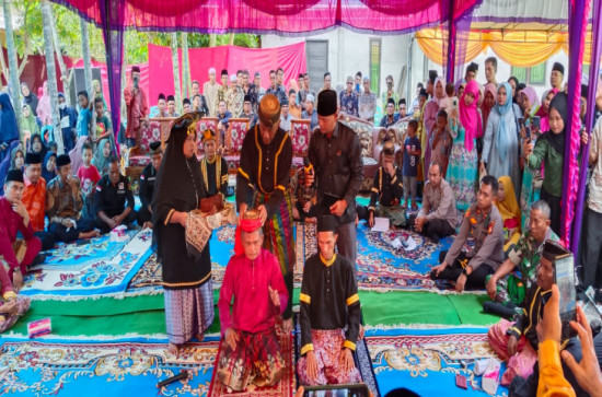 Tiga Datuk Dinobatkan, Pemda Kampar Berharap selalu Bisa Bersinergi Serta Selalu menjaga Adat Istidat Persukuan Pitopang. 