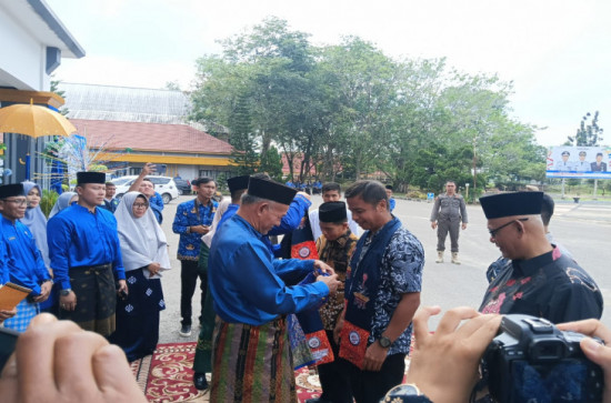 Tiba di Rengat Kabupaten Inhu, Kafilah MTQ Kampar Disambut Meriah . 