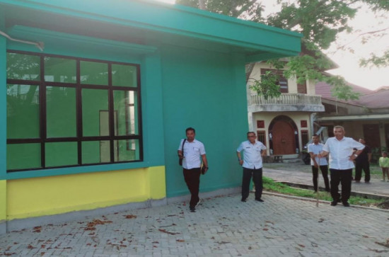 Pj Bupati Kampar Dr. H. Kamsol MM Bersama Ketua Forum UMKM Kampar Tinjau Halalhub Kampar. 