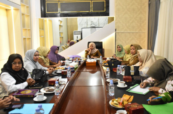 PJ Ketua TP - PKK Kabupaten Kampar drg. Yusi Prastiningsih Pimpin Rapat Evaluasi Persiapan  HKG dan Jambore PKK Tingkat Provinsi Riau. 