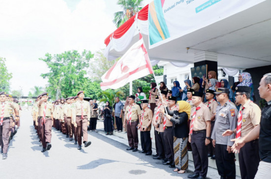 Pj Sekda Kampar Lepas 30 Peserta Raimuna Nasional ke XII Kontingen Kwartir Cabang Gerakan Pramuka Kampar ke Cibubur, Jakarta Timur