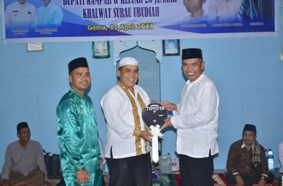 Safari Ramadhan di Kampar Kiri Hulu, Pj Bupati Kampar Serahkan Ambulance dan Sembako Bagi Masyrakat. 