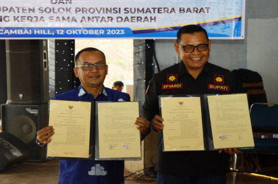 Terkait Kerjasama Antar Daerah, Pj Bupati Kampar Tandatangan Kesepakatan  dengan Bupati Solok 