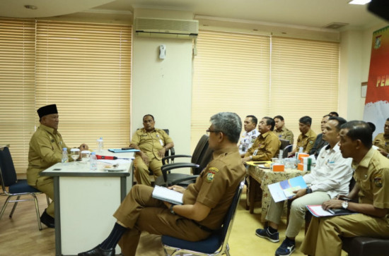 Ikuti Zoom Meeting Rakor Rutin Pengendalian Inflasi, Sekda Kampar ;  Gerakkan Semua Sektor Tekan Angka Inflasi Di Kampar. 