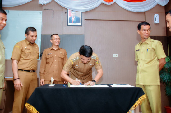 Usai Dilantik Pj Bupati Kampar, 6 Camat di Lingkungan Pemda Kampar Lakukan Serah Terima Jabatan.