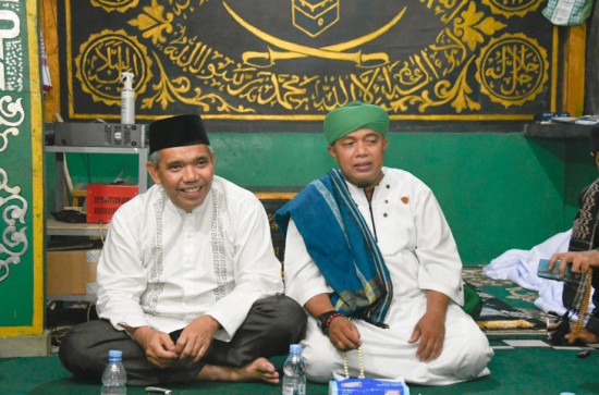 Tengah Malam,Pj.Bupati Kampar Menyempatkan Diri Bersilaturahmi Bersama Tokoh Masyarakat Birandang, Dan Mengikuti Pengajian. 