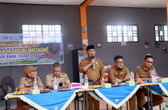 Resmikan Paket Medium Limpah Kumandang, Pj. Bupati Kampar Harapkan Dapat Meningkatkan SDM Anak Tidak Sekolah 