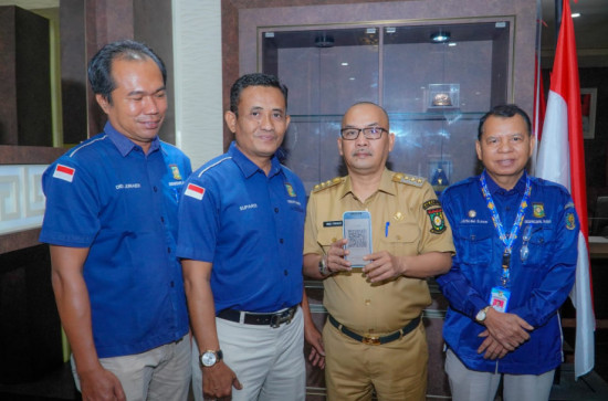 Pj. Bupati Kampar Muhammad Firdaus SE, MM Lakukan Aktivasi KTP Digital. 