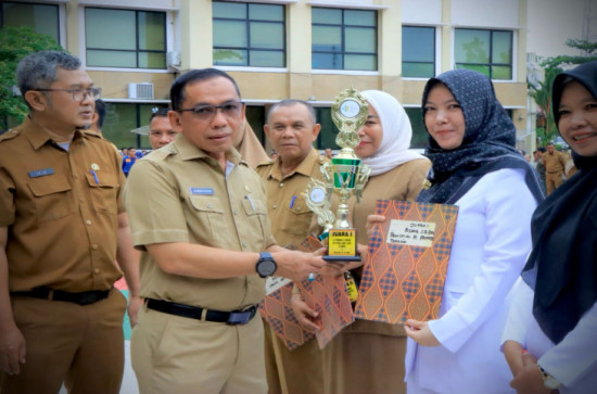 Sempena HKN 2023, Pemkab Kampar Serahkan Berbagai Penghargaan dan Pemenang Lomba. 