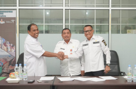 Disaksikan Kepala BKPSDM Kampar, Plt Kadis Perdagangan dan Koperasi dan UMK Kampar Lakukan Sertijab. 