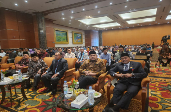 Wakili Pj.Bupati Kampar, Staf Ahli Bupati Riadel Fitri Hadiri Wisuda Polkam Kampar. 